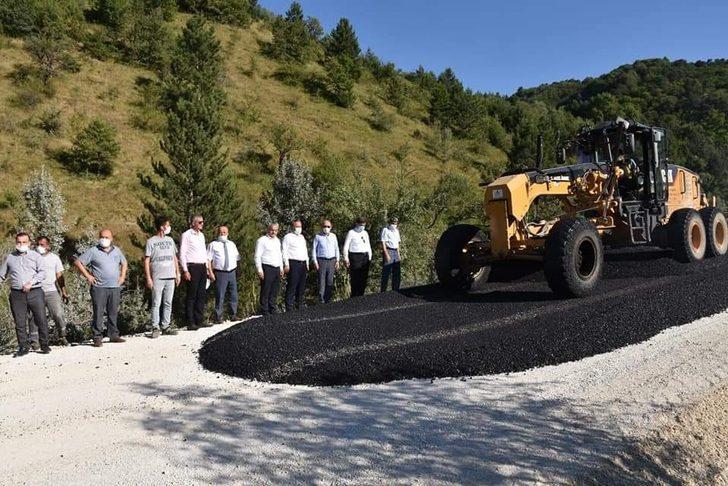 AK Partili vekiller asfalt çalışmalarını inceledi G3