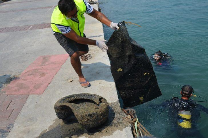 Didim’de deniz dibinde temizlik yapıldı G4