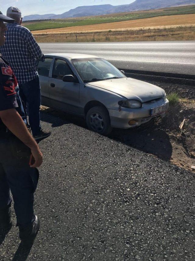 Direksiyon hakimiyeti kaybolan araç refüje girdi