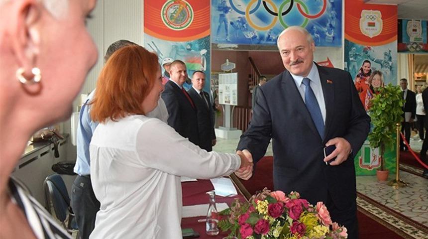 Belarus'ta resmi olmayan sonuçlara göre seçimi Lukaşenko kazandı