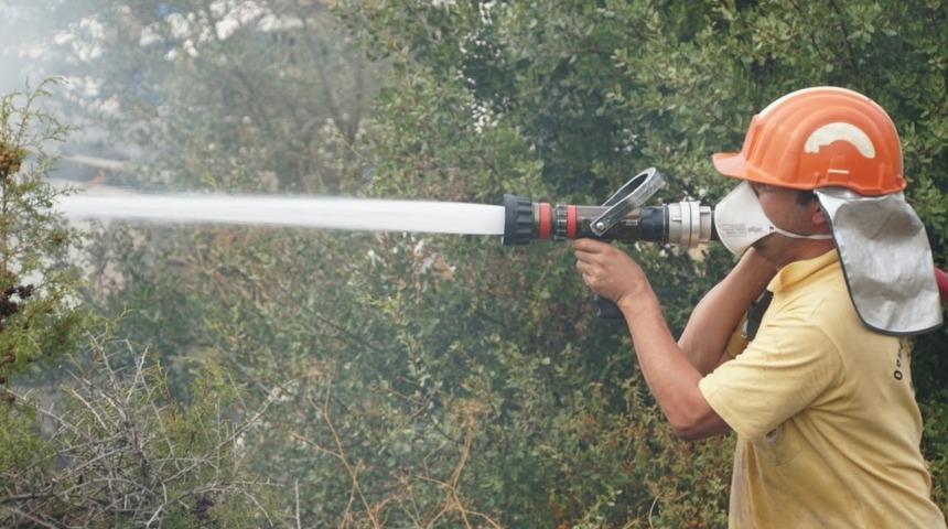 Ocakta unuttuğu yemek evini yaktı