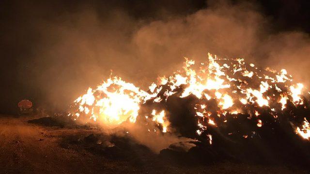 Korkutan yangında kundaklama iddiası! 6 bin balya saman alev alev yandı