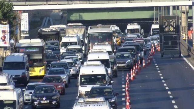  Haliç Köprüsü'ndeki çalışmalar trafiği kilitledi