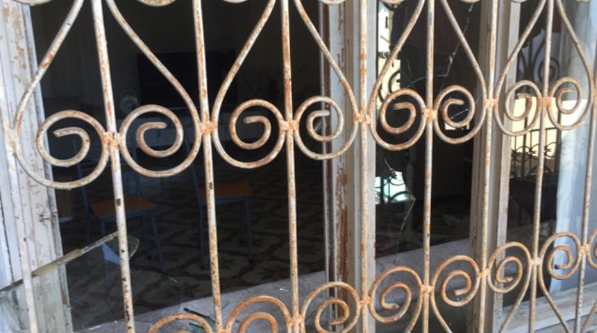 Eşinin evini bastı! Annelerini ölümden çocukları kurtardı