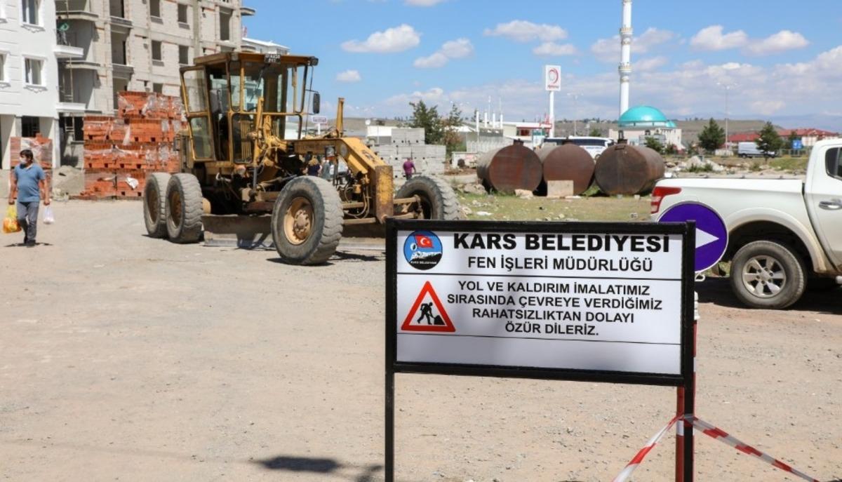 Kars Belediyesi yol ve kaldırım &ccedil;alışmalarına hız verdi