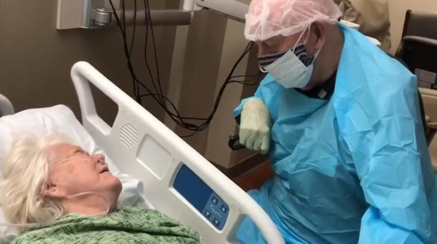 Korona hastası eşini ölüm döşeğinde ziyaret etti, hayatını kaybetti