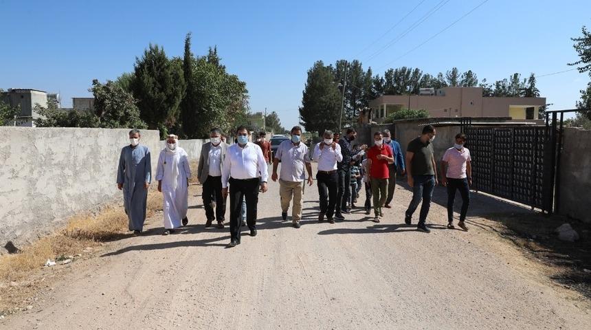 Canpolat kırsalda s&uuml;ren yol &ccedil;alışmalarını denetledi