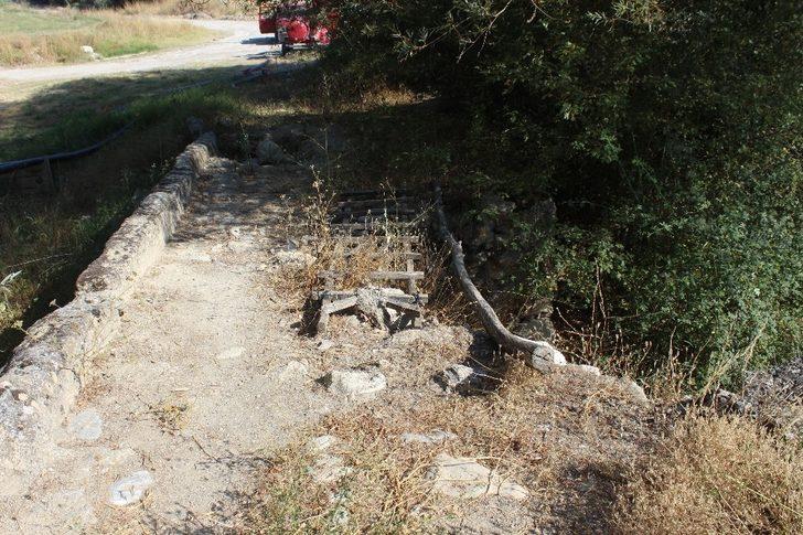 Definecilerin hedefi olan tarihi Asar Köprüsü yıkılma tehlikesi ile karşı karşıya G2