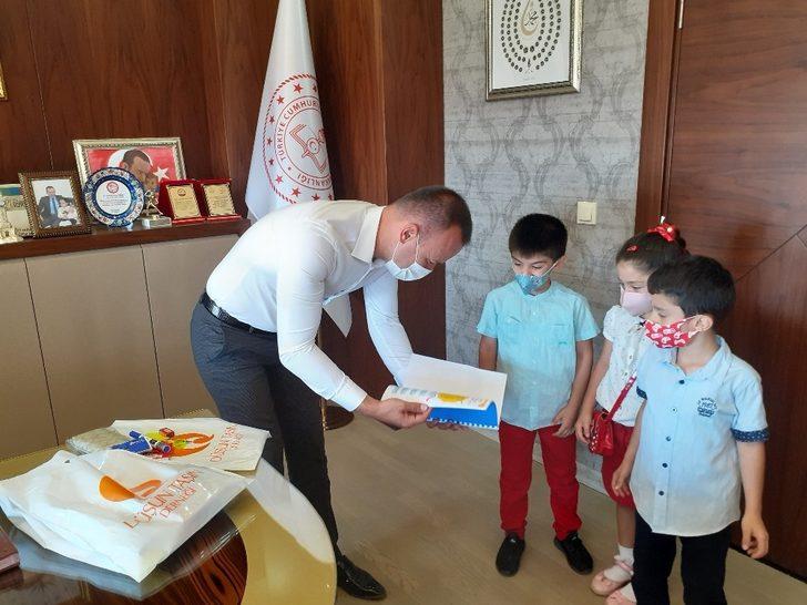 Düşün Taşın Derneği’nden Ağrılı minik öğrencilere anlamlı yardım paketi G3