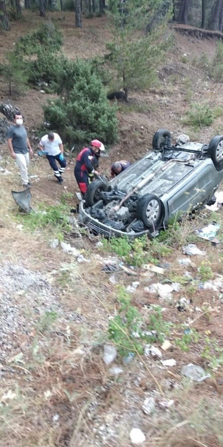 Yağmurlu hava kazaya neden oldu: 3 yaralı G1