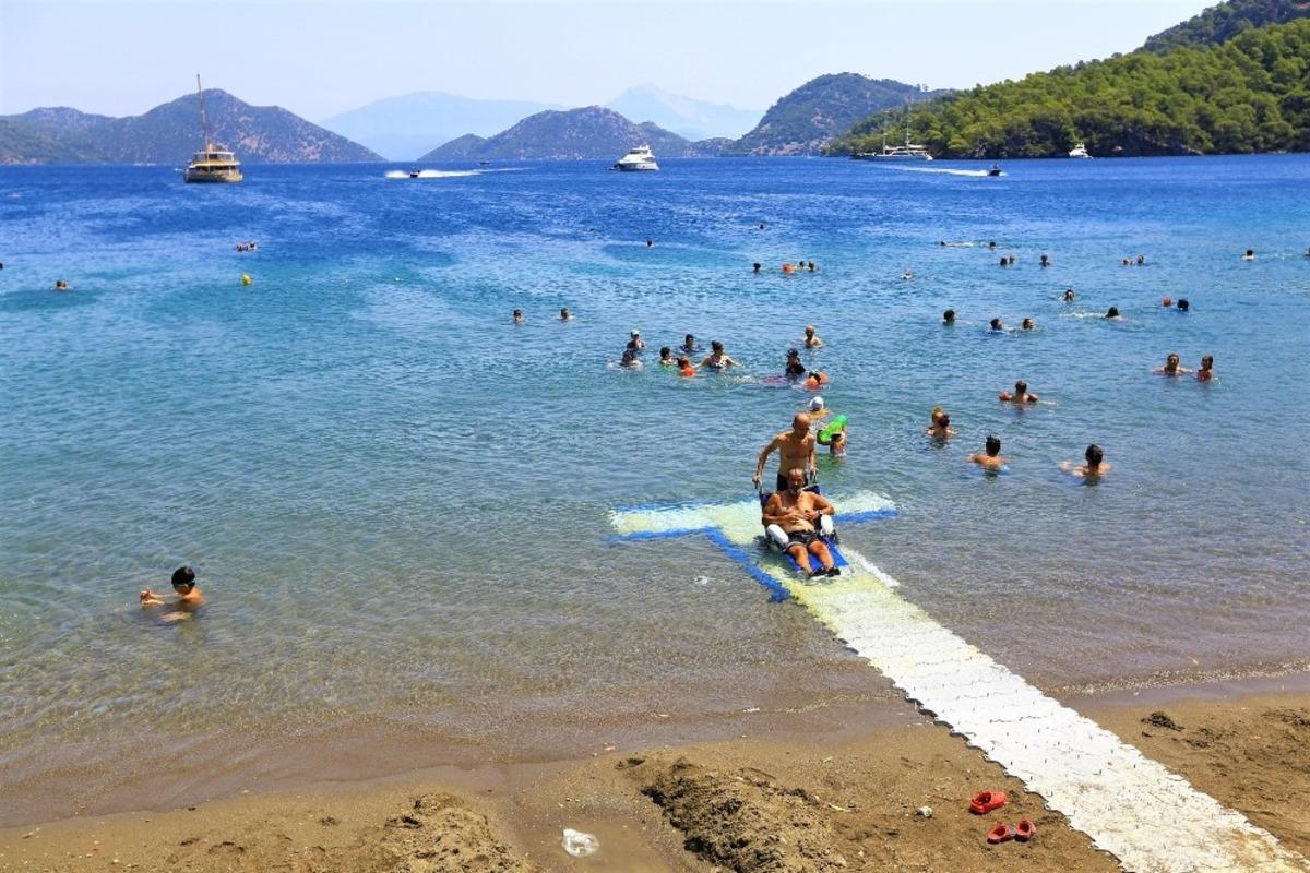 Engelsiz plajlar ile engeller kalkıyor