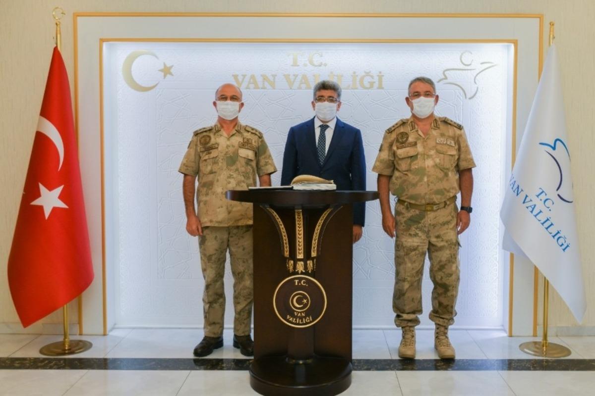 Komutanlardan Vali Bilmez&rsquo;e ziyaret