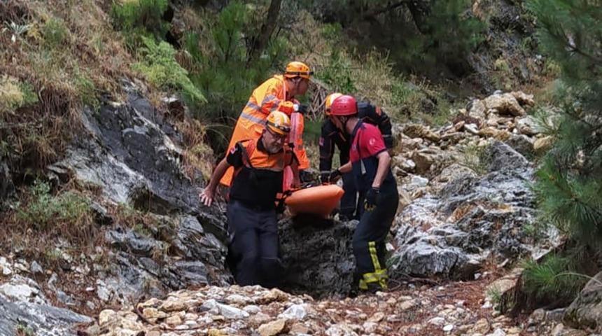 Ada çayı toplarken kayalıklardan düşen yaşlı kadın öldü