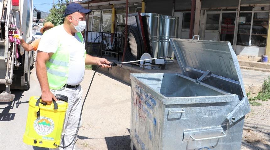 Toroslar&rsquo;da &ccedil;&ouml;p konteynerleri dezenfekte ediliyor