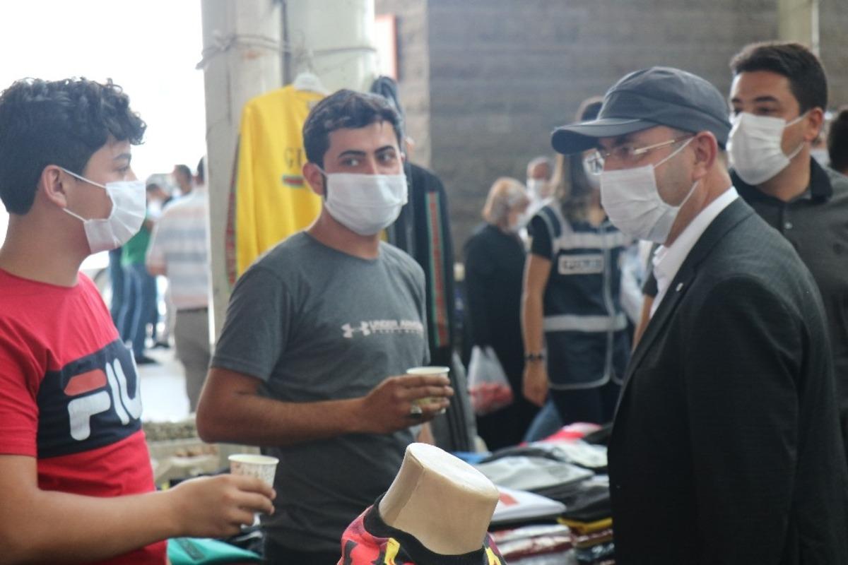 CHP, sıcakların bunalttığı Kırşehir&rsquo;de, Pazar esnafına limonata dağıttı