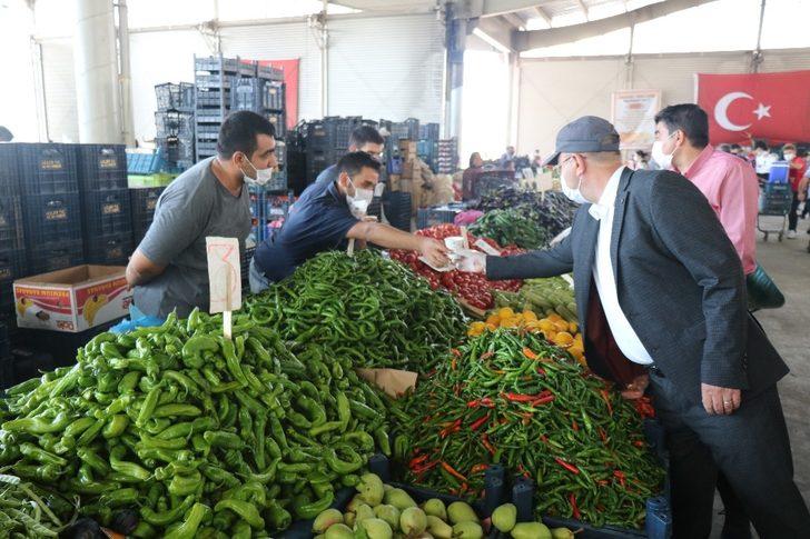 CHP, sıcakların bunalttığı Kırşehir’de, Pazar esnafına limonata dağıttı G3