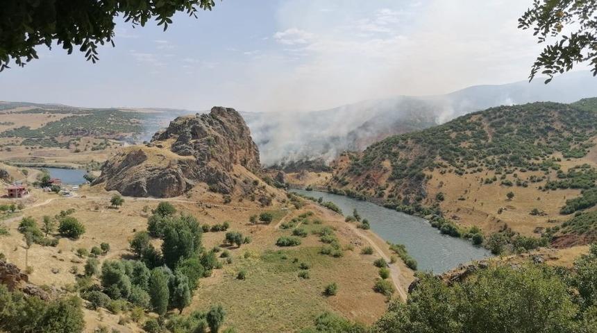 Elazığ’da ki orman yangını söndürüldü, 150 dönüm alan zarar gördü