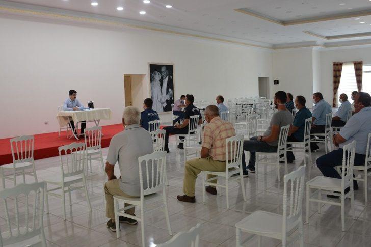 Manyas’ta Kaymakam muhtarlar ve din görevlileriyle kovid19 toplantısı yaptı G3