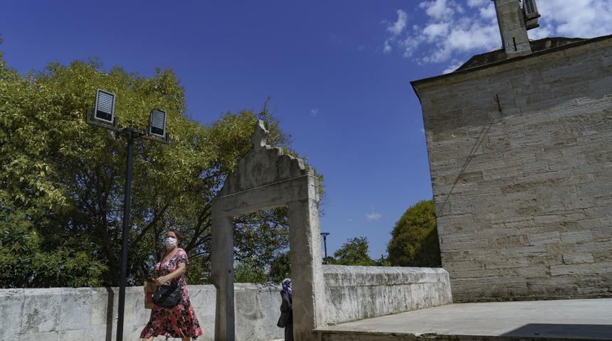 Tarihi yapıya monte edilen ve tepki toplayan o klimalar kaldırıldı