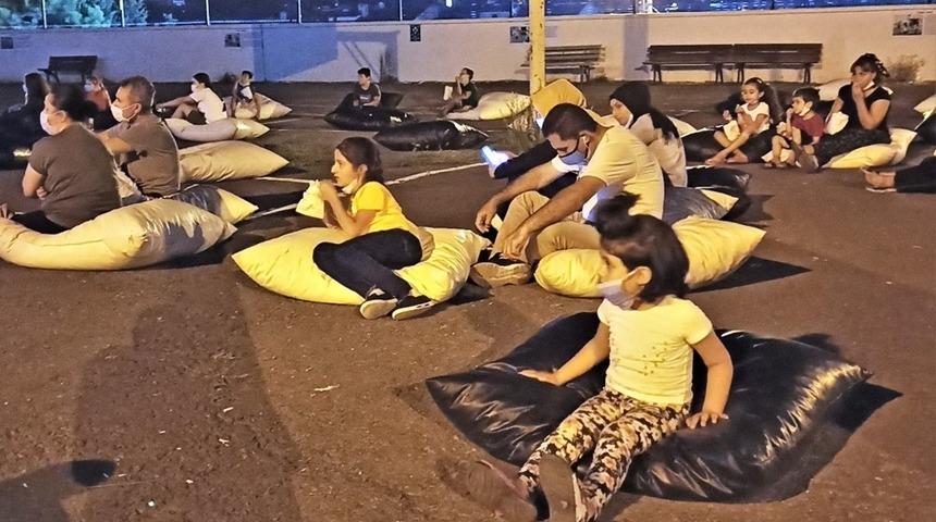 A&ccedil;ık Hava Sineması Altınova ve Zafer Mahallesi&rsquo;ne konuk oldu