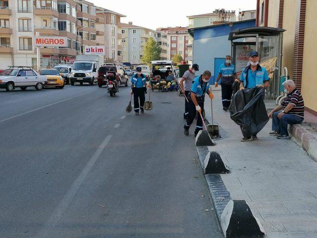 Sahil şeritlerinde temizlik çalışmaları hız kesmeden sürüyor