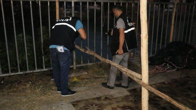 Adana'da ağabey ve kardeşi birbirlerini bıçakladı