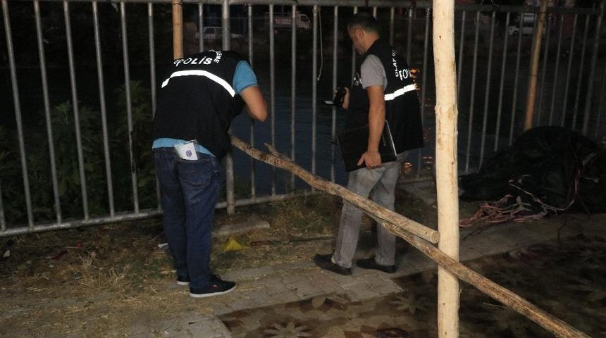 Adana'da ağabey ve kardeşi birbirlerini bıçakladı