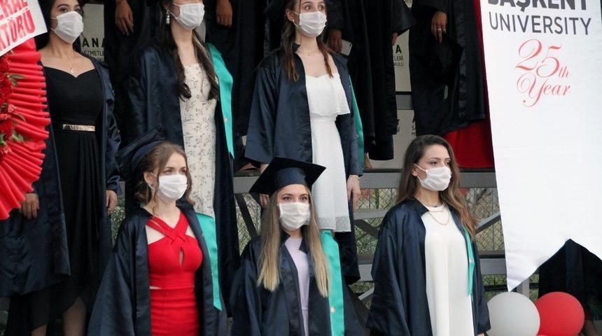 Başkent Üniversitesi Adana Sağlık Hizmetleri MYO’da mezuniyet çoşkusu