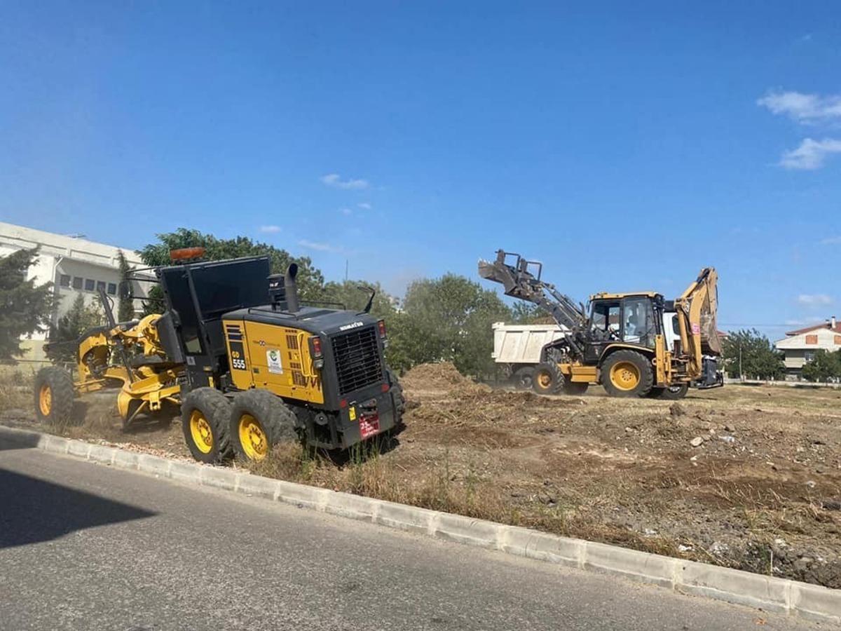 Ergene&rsquo;de yeşil alanlara temizlik ve bakım yapılıyor