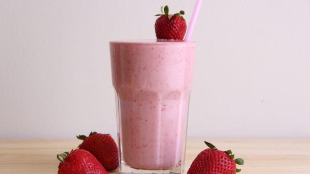 Çilekli smoothie tarifi: Kolay ve sağlıklı tadına ise diyecek yok!