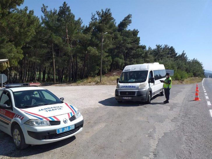 Jandarmada trafikte 4 bin 438 aracı denetledi G1