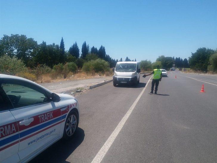 Jandarmada trafikte 4 bin 438 aracı denetledi G2