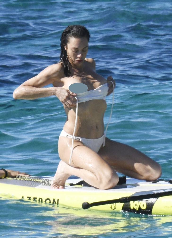 Lilly Becker bikinisinin üstünü çözünce göğüsleri açıldı G2