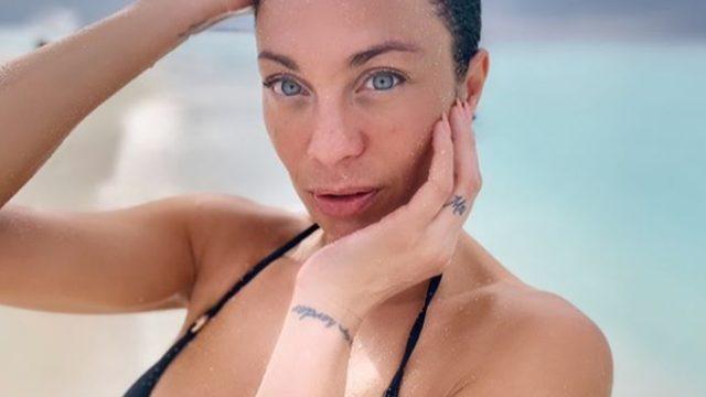 Lilly Becker bikinisinin üstünü çözünce göğüsleri açıldı