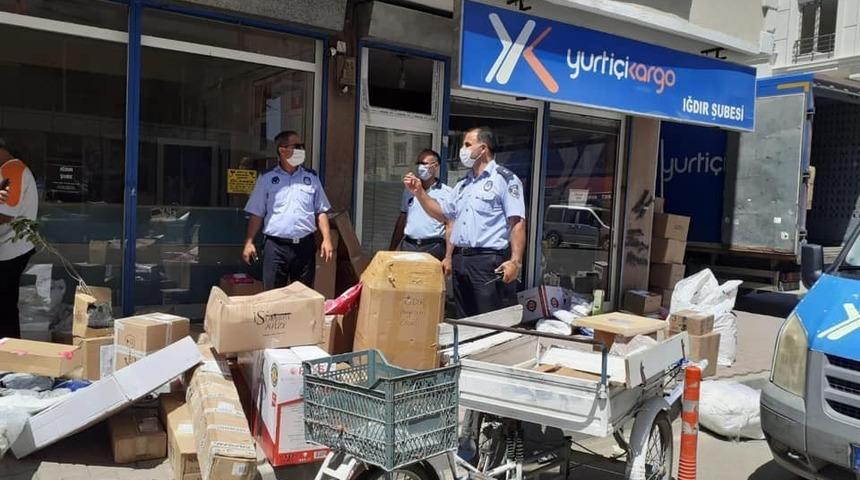 Iğdır&rsquo;da kaldırımları işgal eden kargo firmaları uyarıldı