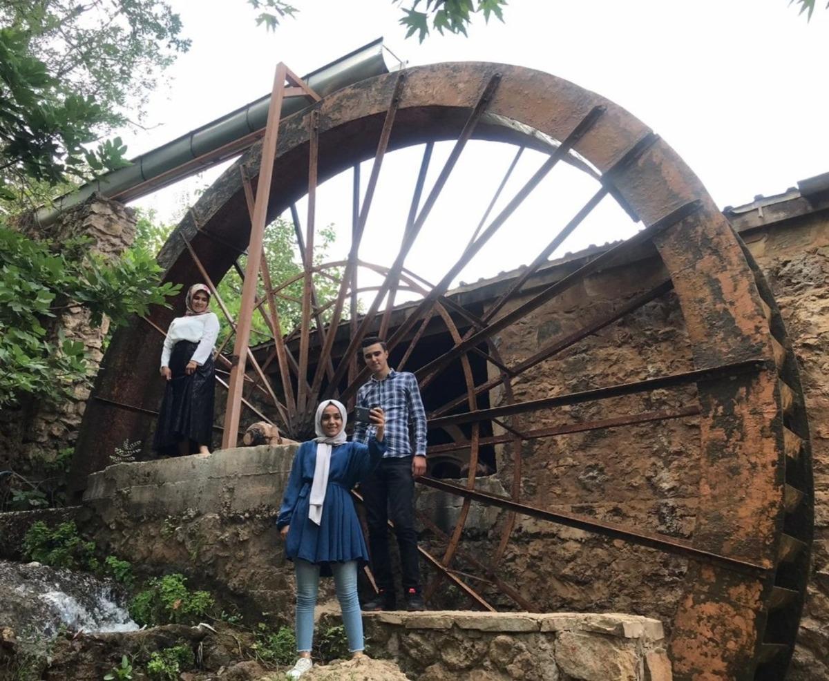 Su değirmeni ziyaret&ccedil;ileri ile renkleniyor