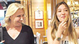 Yasmin Erbil annesi Nergis Kumbasar ile alışverişe çıktı