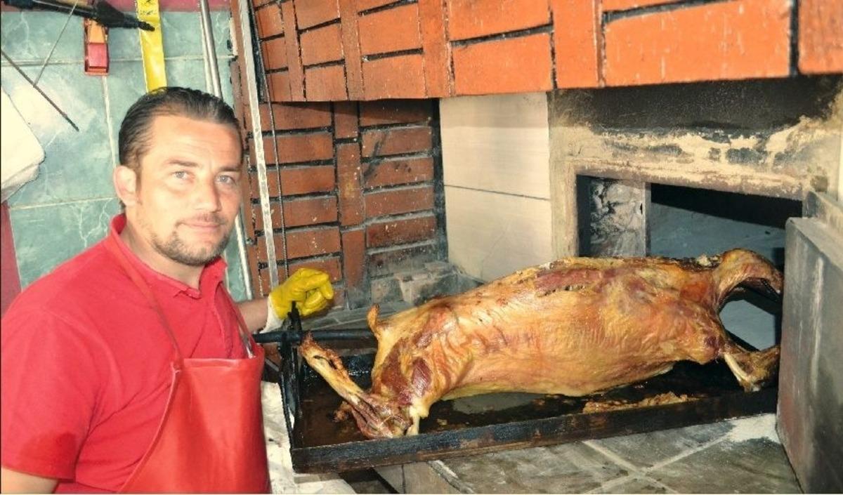 Şaphane kebabı b&uuml;y&uuml;k ilgi g&ouml;r&uuml;yor