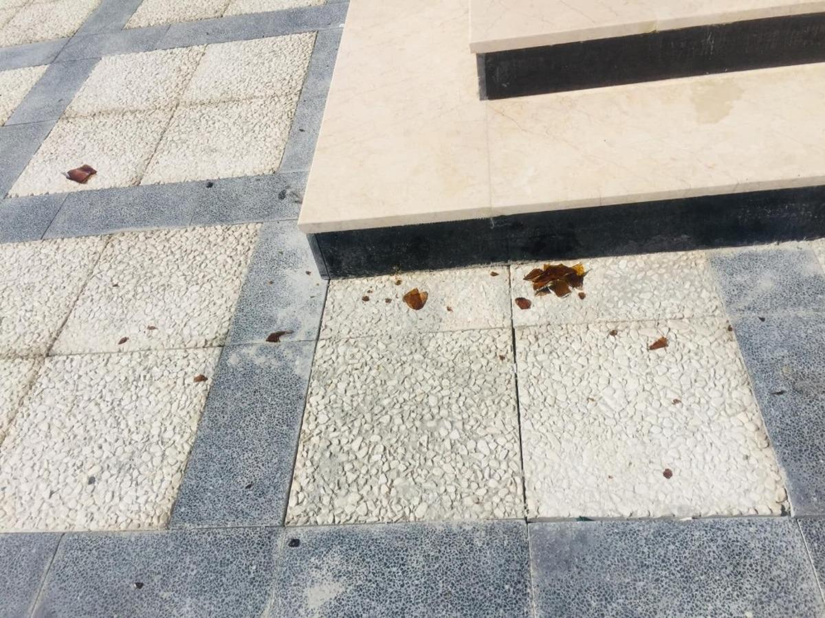 A&ccedil;ılışı yapılmayan parkı &ccedil;&ouml;pl&uuml;ğe &ccedil;evirdiler