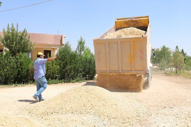 Karaköprü kırsalında yol çalışmaları sürüyor