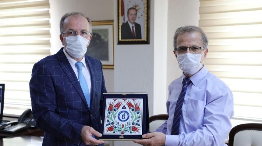 Rekt&ouml;r Uzun ve İM&Uuml; Rekt&ouml;r&uuml; &Ccedil;elik arasında işbirliği g&ouml;r&uuml;şmesi