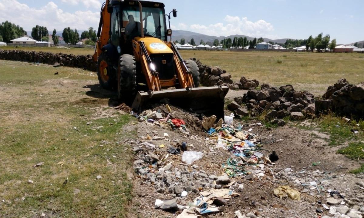 &Ccedil;aldıran Belediyesinden kırsal mahallelerde temizlik &ccedil;alışması