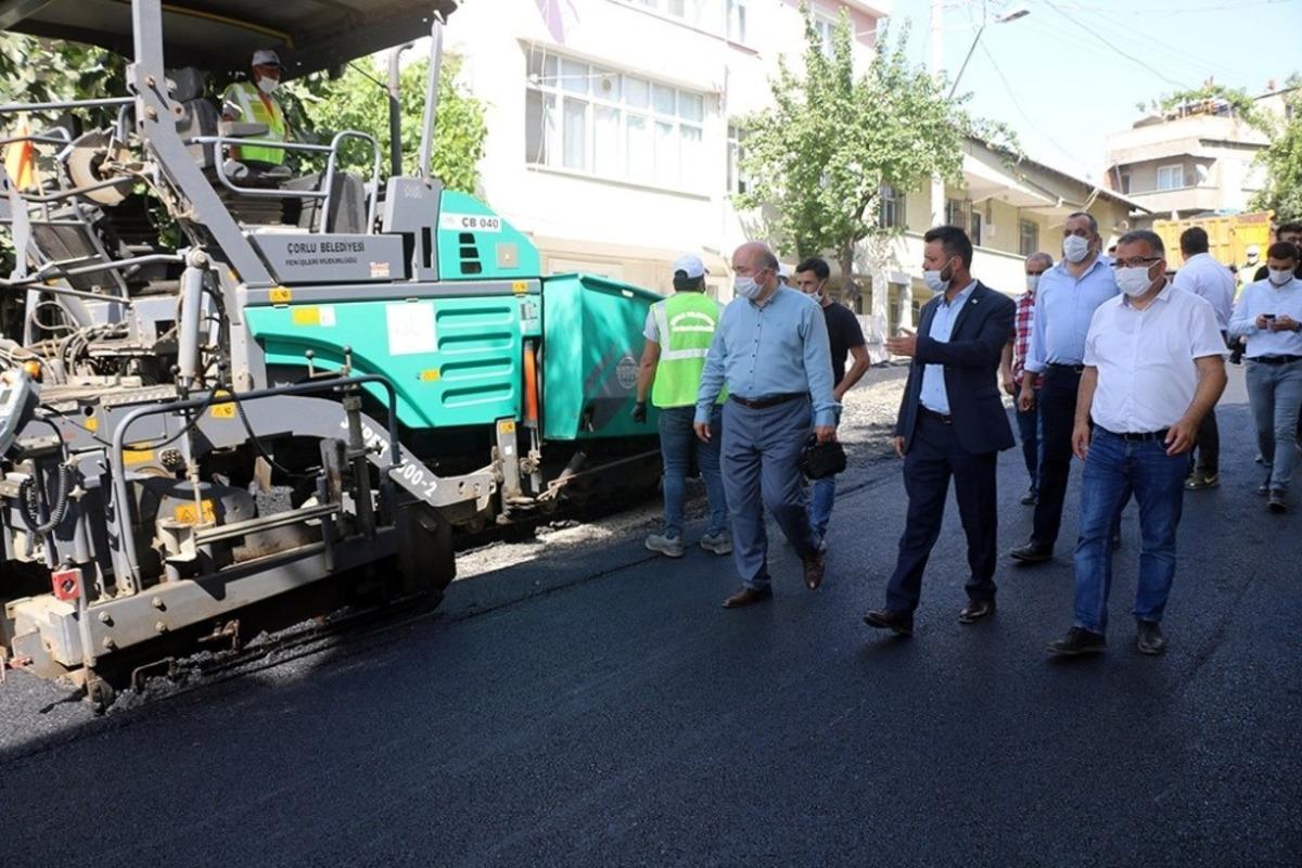 &Ccedil;orlu Belediyesi asfalt &ccedil;alışmalarını bir g&uuml;nde tamamladı