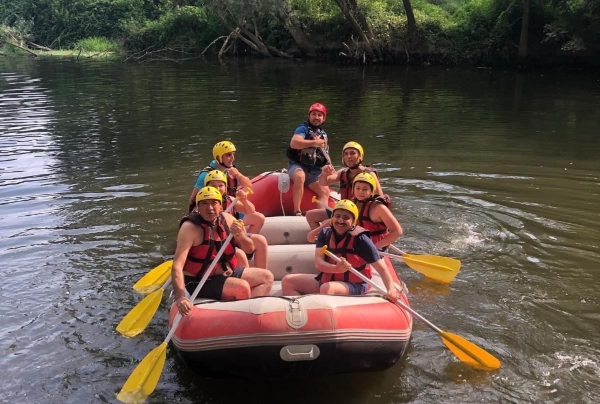 Vali Atay &ccedil;ocuklarıyla birlikte rafting yaptı