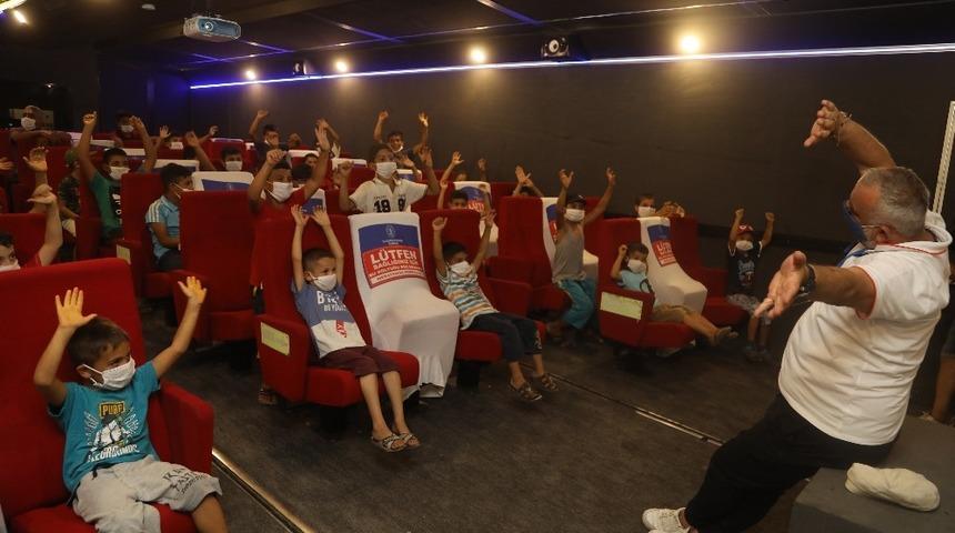 Gezen Sinema TIR&rsquo;ı Y&uuml;reğirli &ccedil;ocuklarla buluşuyor