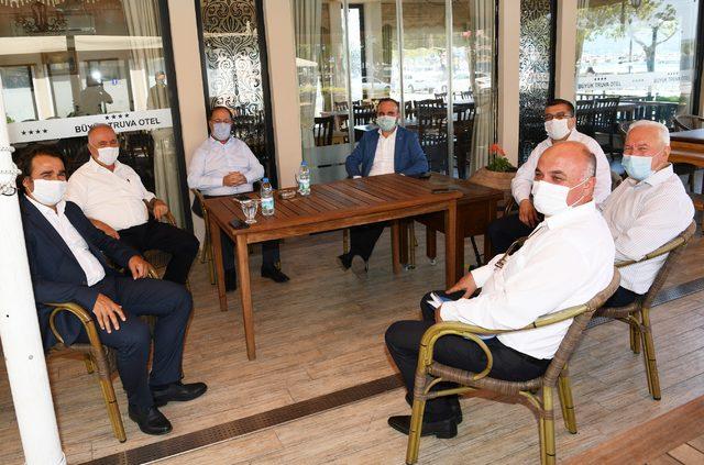 AK Partili Turan, CHP'li belediye başkanlarıyla bir araya geldi
