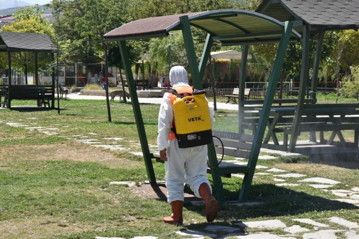 Tatvan Belediyesinden dezenfekte &ccedil;alışması