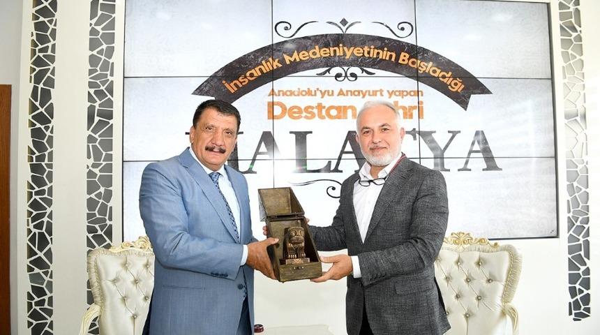 G&uuml;rkan&rsquo;dan Kızılay&rsquo;ın &ccedil;alışmalarına &ouml;vg&uuml;