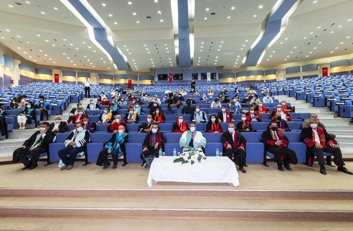 Selçuk Üniversitesi 45. yıl mezunlarını verdi G2