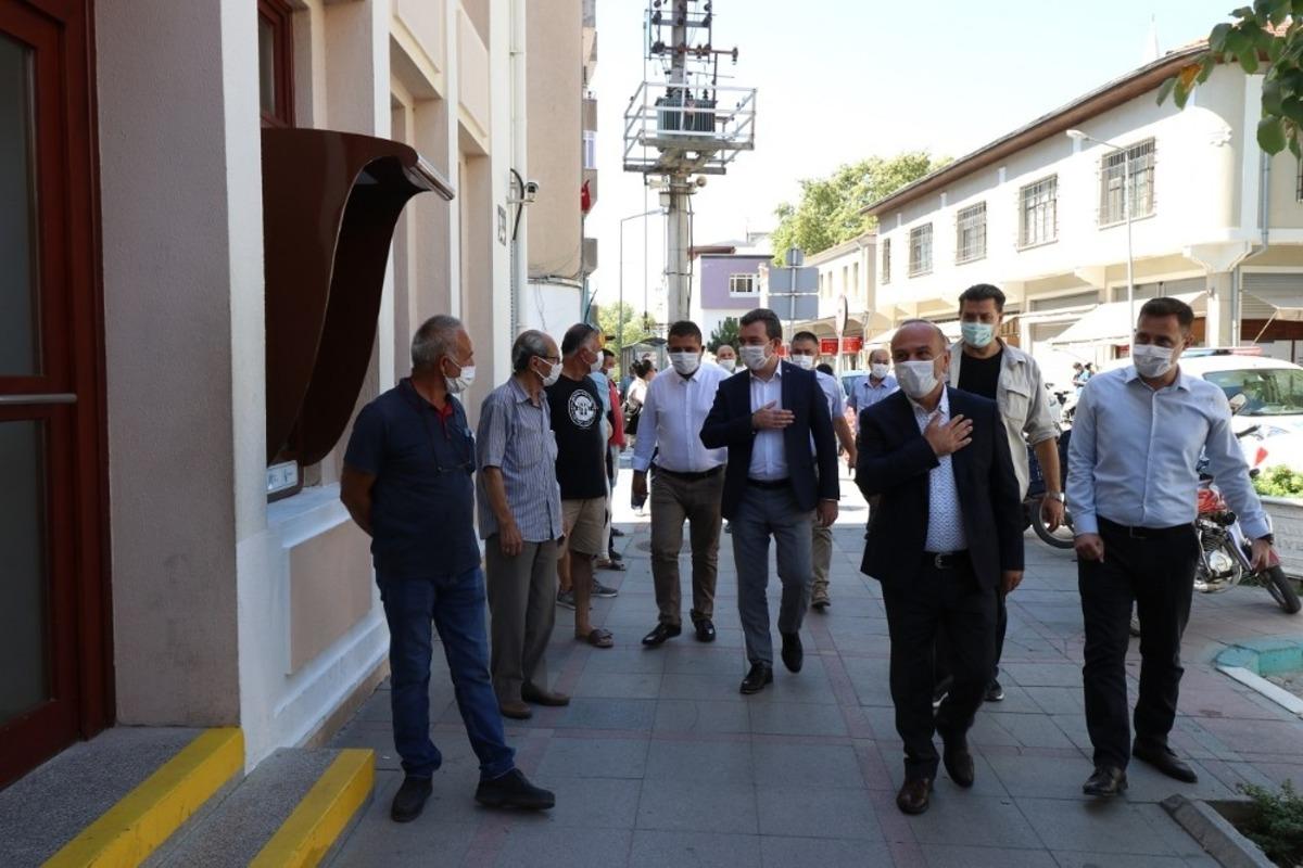 Bergama&rsquo;da kaymakam ve belediye başkanından korona vir&uuml;s&uuml; denetimi